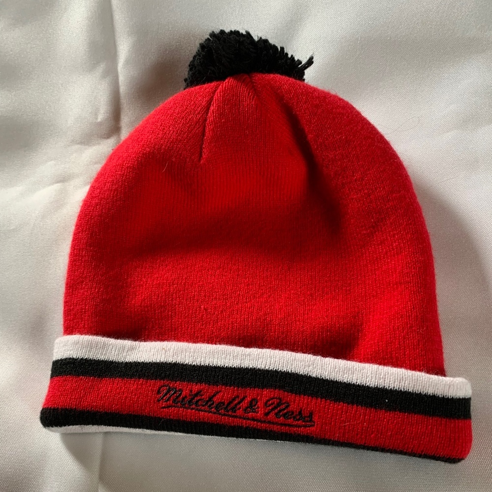 ๐HOST PICK๐ Chicago Bulls Knit Cap by Mitchell and Ness! - Picture 2 of 3